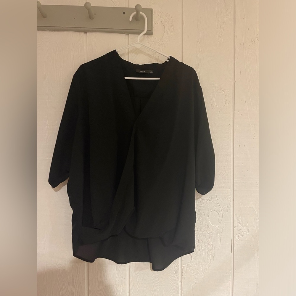 APT 9 Black 3/4 sleeve blouse long in back with clasp